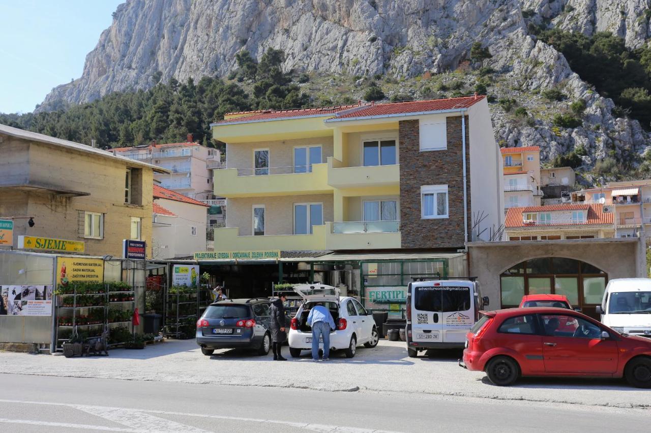 Apartments With A Parking Space Omis - 10362 Buitenkant foto